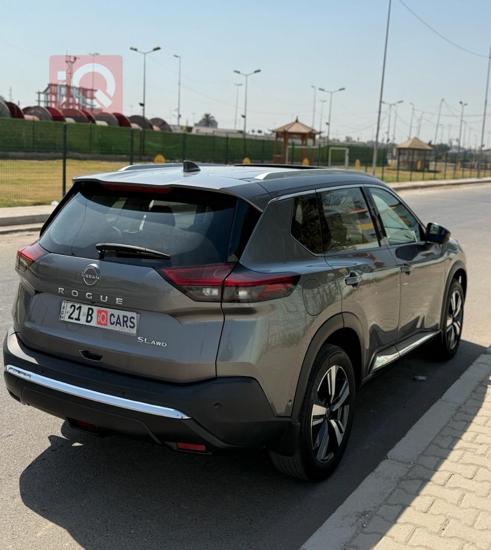 نيسان روج